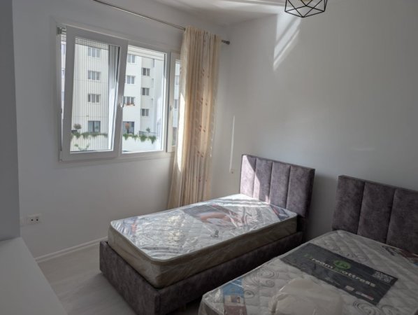 Tirane, jepet me qera apartament 2+1+Ballkon Kati 2, 97 m² 700 € (ASTIR)