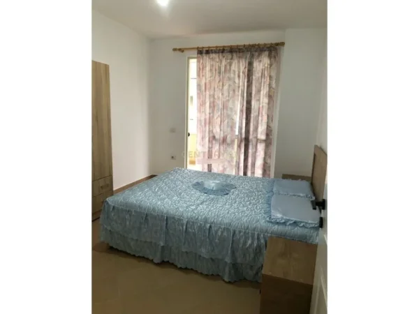 Tirane, jepet me qera apartament 2+1 Kati 4, 109 m² 400 € (Fresku)