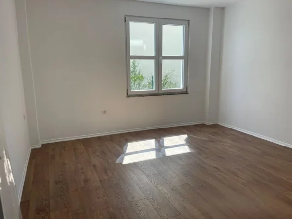 Tirane, shitet apartament 3+1+Ballkon Kati 0, 138 m² 199.000 € 