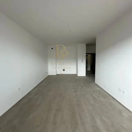 Tirane, jepet me qera zyre Kati 7, 75 m² 650 € (Parku Olimpik)
