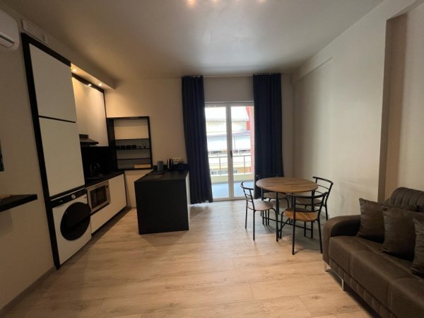 Tirane, jepet me qera apartament 1+1 Kati 2, 65 m² 700€ (Kopshti Zoologjik)