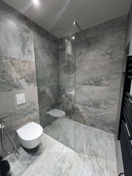 Tirane, jepet me qera apartament 1+1 Kati 2, 65 m² 700€ (Kopshti Zoologjik)