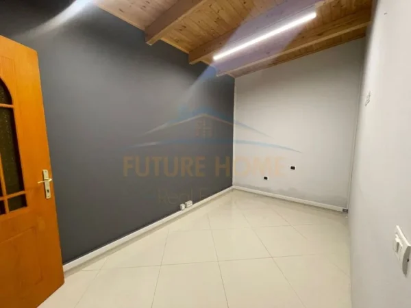 Tirane, shitet apartament 2+1+Ballkon Kati 10, 107 m² 370.000 € (Rruga e Kavajes)