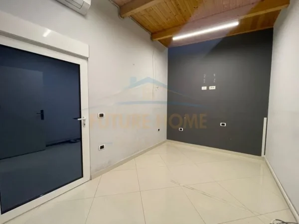 Tirane, shitet apartament 2+1+Ballkon Kati 10, 107 m² 370.000 € (Rruga e Kavajes)