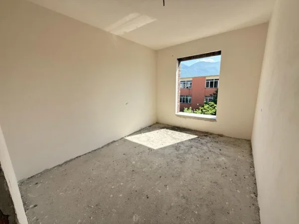 Tirane, shitet apartament 2+1 Kati 2, 93 m² 150.000 € (rruga 5 maji)