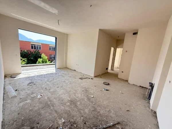 Tirane, shitet apartament 2+1 Kati 2, 93 m² 150.000 € (rruga 5 maji)