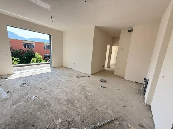 Tirane, shitet apartament 2+1 Kati 2, 93 m² 150.000 € (rruga 5 maji)