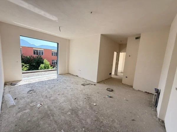 Tirane, shitet apartament 2+1 Kati 2, 93 m² 150.000 € (rruga 5 maji)