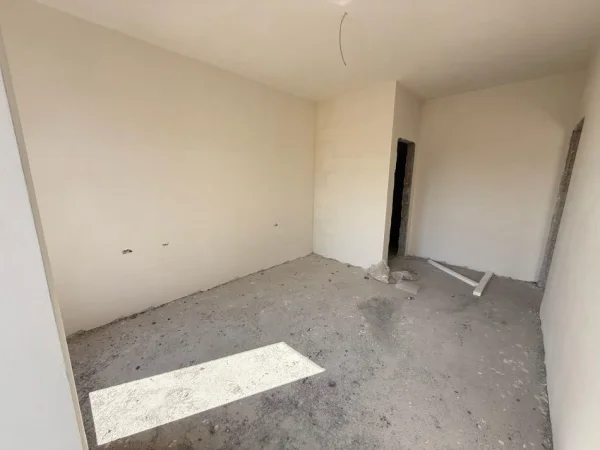 Tirane, shitet apartament 2+1 Kati 2, 93 m² 150.000 € (rruga 5 maji)