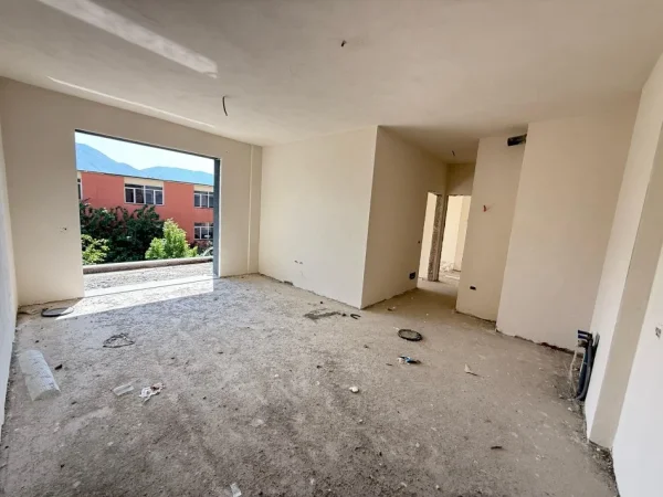 Tirane, shitet apartament 2+1 Kati 2, 93 m² 150.000 € (rruga 5 maji)