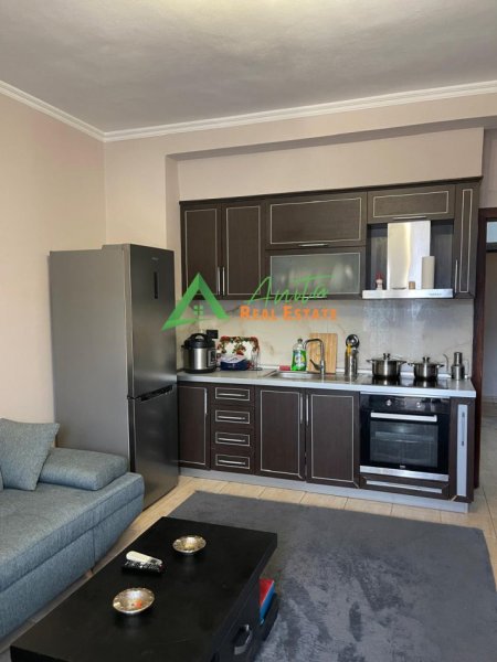 Tirane, jepet me qera apartament 1+1+Ballkon Kati 6, 75 m² 550 Euro, Rruga e Dibres