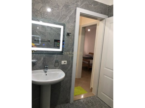 Tirane, jepet me qera apartament 2+1 Kati 4, 109 m² 400 € (Fresku)