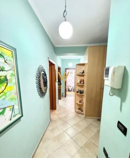 Tirane, shitet apartament 2+1+Ballkon Kati 8, 106 m² 255.000 € (ISH EKSPOZITA)