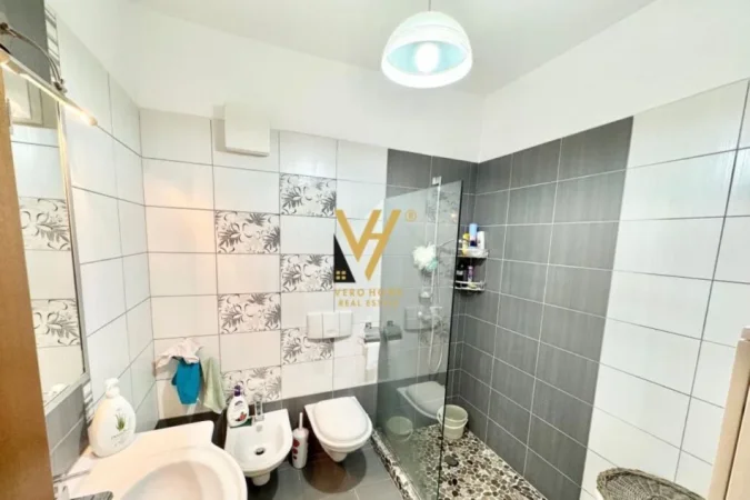 Tirane, shitet apartament 2+1+Ballkon Kati 8, 106 m² 255.000 € (ISH EKSPOZITA)