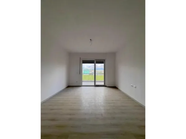 Tirane, shitet 2+1+Ballkon Kati 2, 112 m² 95.000 € (Qendër të Kamzës, pranë Bashkisë)