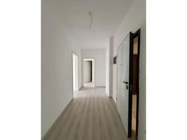 Tirane, shitet 2+1+Ballkon Kati 2, 112 m² 95.000 € (Qendër të Kamzës, pranë Bashkisë)