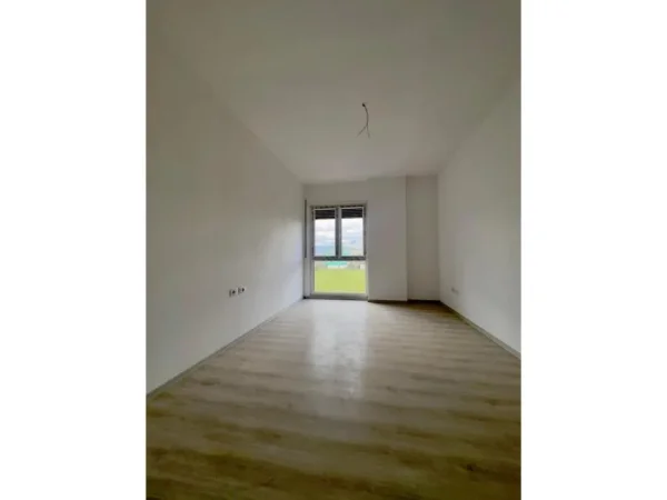 Tirane, shitet 2+1+Ballkon Kati 2, 112 m² 95.000 € (Qendër të Kamzës, pranë Bashkisë)