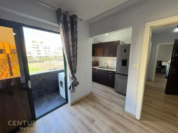 Tirane, shes apartament 1+1 Kati 3, 60 m² 92.000 € (Laprake)