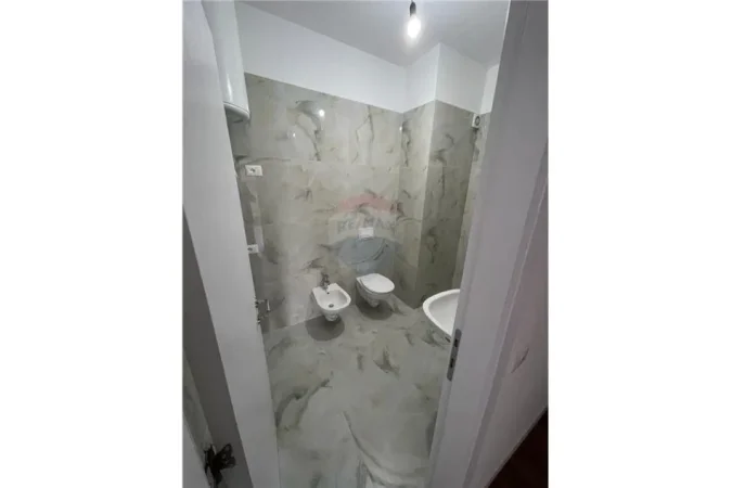 Tirane, jap me qera zyre Kati 7, 105 m² 500 € (Rruga e Dibrës)
