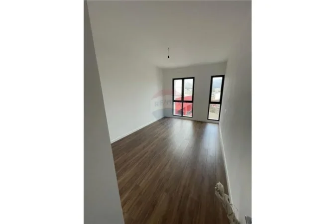 Tirane, jap me qera zyre Kati 7, 105 m² 500 € (Rruga e Dibrës)
