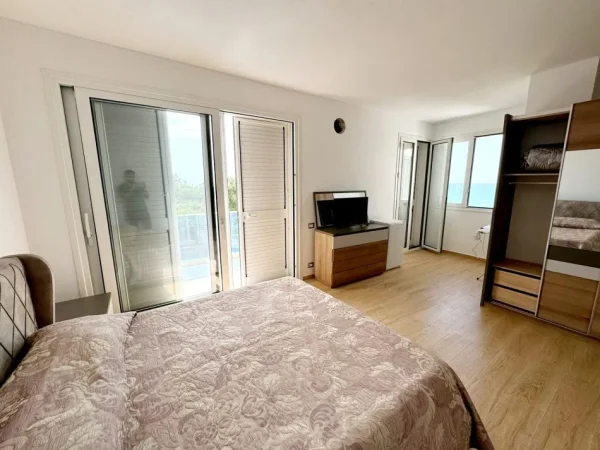 Karpen, shitet Vile ne plazh 4+1+Aneks+Ballkon Kati 2, 500 m² 650.000 € (Karpen,Kavaje)