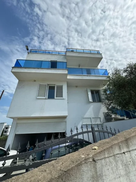 Karpen, shitet Vile ne plazh 4+1+Aneks+Ballkon Kati 2, 500 m² 650.000 € (Karpen,Kavaje)