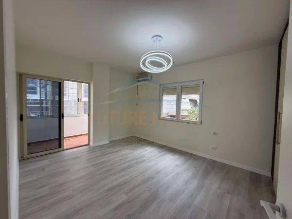 Shitet, Apartament 2+1, Rruga Dritan Hoxha, Tiranë.