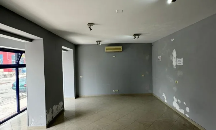 Kavaje, shitet dyqan Kati 1, 100 m² 105.000 € (Shetitorja Kavaljon, ,Kavaje)