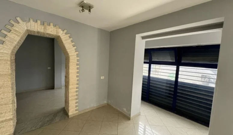 Kavaje, shitet dyqan Kati 1, 100 m² 105.000 € (Shetitorja Kavaljon, ,Kavaje)