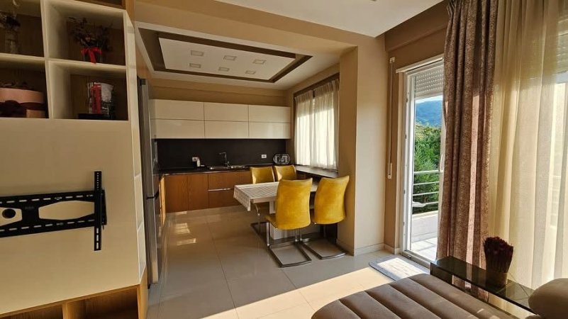 Tirane, jap me qera 2+1 , ( Kopshti Botanik!)