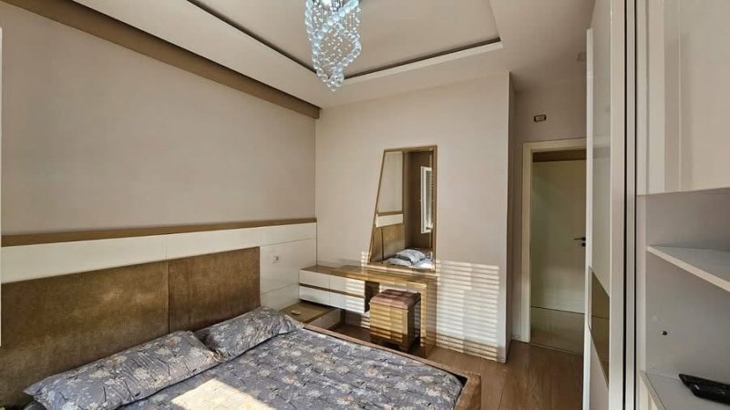 Tirane, jap me qera 2+1 , ( Kopshti Botanik!)