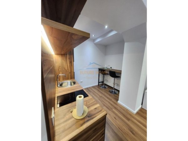 Tirane, jepet me qera ambjent biznesi Kati 11, 76 m² 1.000 € (Rruga e Kavajes, Kompleksi Square 21)