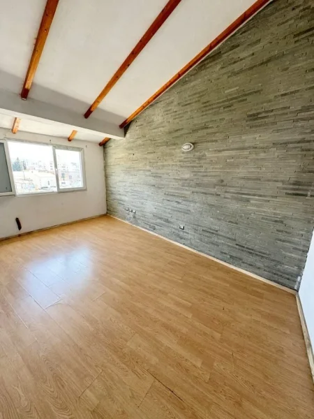 Kavaje, shitet 5+1+Aneks+Ballkon Kati 3, 391 m² 250.000 € (Buze kryqezimit te agjensia,Kavaje)