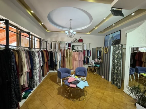 Kavaje, shitet 5+1+Aneks+Ballkon Kati 3, 391 m² 250.000 € (Buze kryqezimit te agjensia,Kavaje)