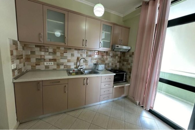 Tirane, jepet me qera apartament 1+1 Kati 9, 70 m² 650 € (Bulevardi Gjergj Fishta)