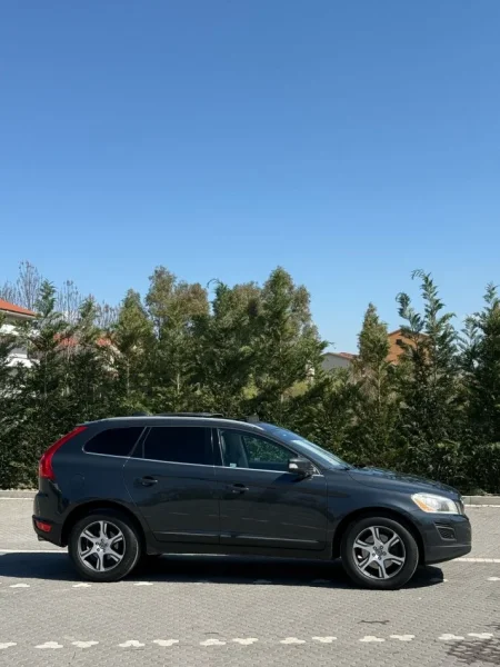 Durres, shitet makine VOLVO XC60 T6 2013 SPORT UTILIT Benzin, gri e erret automatik Klima 9.500 €