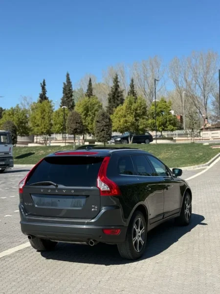 Durres, shitet makine VOLVO XC60 T6 2013 SPORT UTILIT Benzin, gri e erret automatik Klima 9.500 €