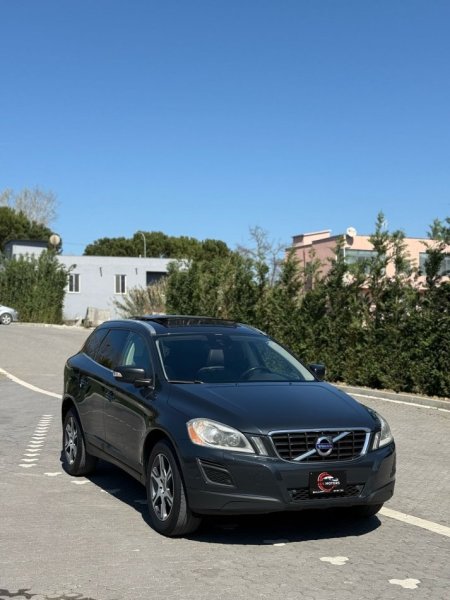 Durres, shitet makine VOLVO XC60 T6 2013 SPORT UTILIT Benzin, gri e erret automatik Klima 9.500 €