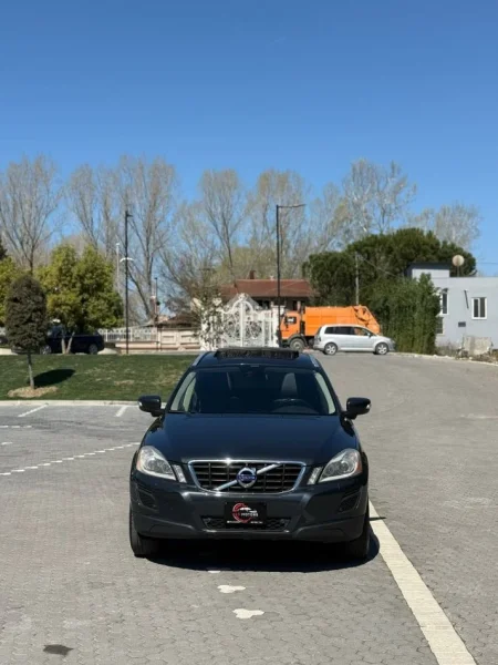 Durres, shitet makine VOLVO XC60 T6 2013 SPORT UTILIT Benzin, gri e erret automatik Klima 9.500 €