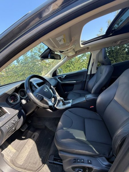 Durres, shitet makine VOLVO XC60 T6 2013 SPORT UTILIT Benzin, gri e erret automatik Klima 9.500 €