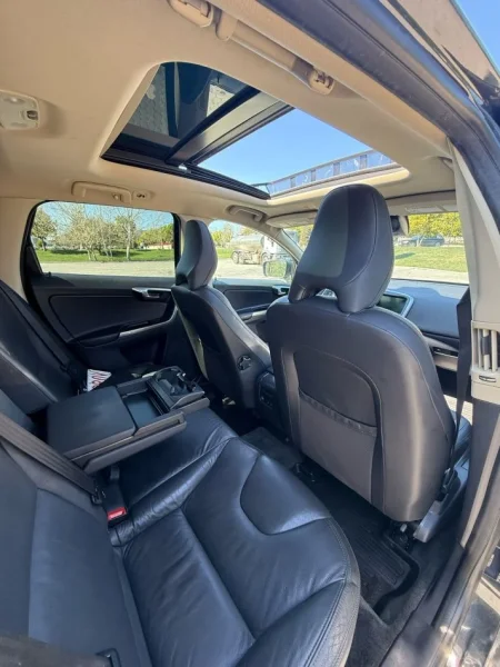 Durres, shitet makine VOLVO XC60 T6 2013 SPORT UTILIT Benzin, gri e erret automatik Klima 9.500 €