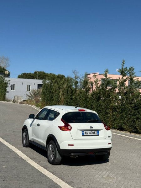 shitet Shitet-Nissan Juke 2012 Cmimi 7.800€ diskutueshem Nafte, e bardhë manuale Kondicioner 98.000 km 7.800 €
