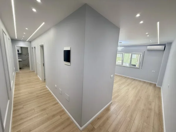 Tirane, shitet apartament 2+1+Ballkon Kati 2, 93 m² 265.000 € (Rruga Him Kolli)