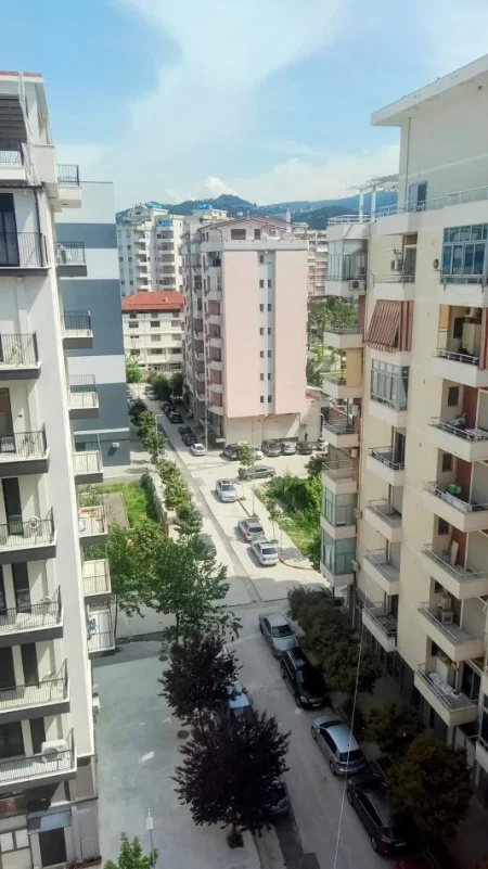 Vlore, jap me qera apartament 1+1+Aneks+Ballkon Kati 7, 1 m² 39 € (Rr.Gjergj Arianiti)
