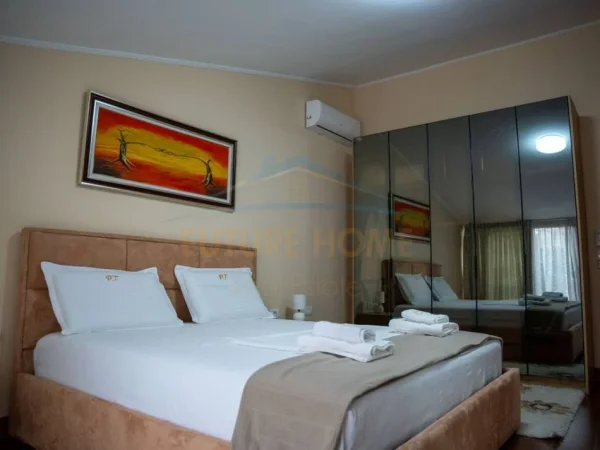 Shitet, Penthouse, Kodra e Diellit,Tiranë.