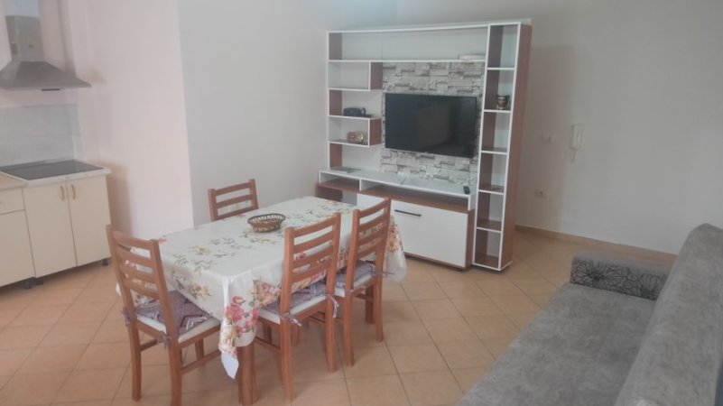 Vlore, jap me qera apartament 1+1+Aneks+Ballkon Kati 7, 1 m² 39 € (Rr.Gjergj Arianiti)