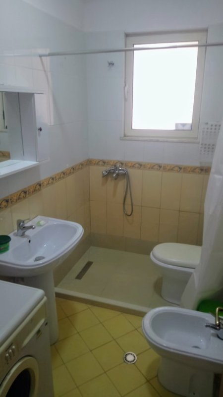Vlore, jap me qera apartament 1+1+Aneks+Ballkon Kati 7, 1 m² 39 € (Rr.Gjergj Arianiti)