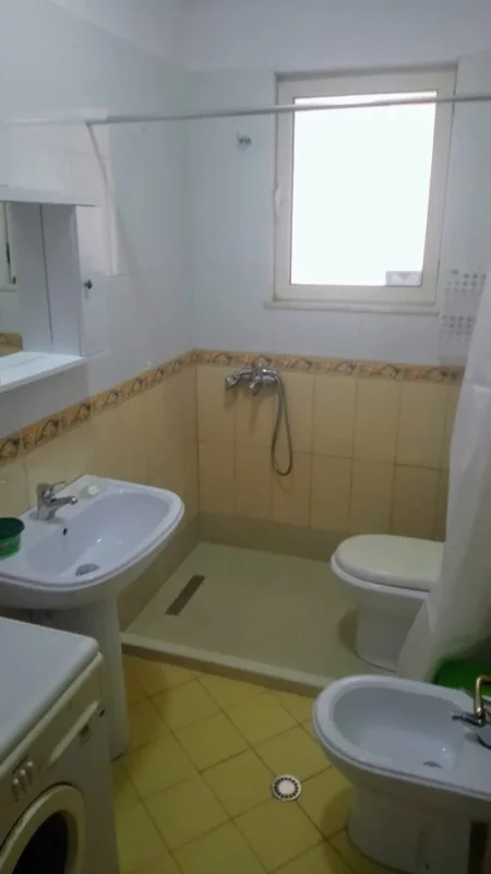 Vlore, jap me qera apartament 1+1+Aneks+Ballkon Kati 7, 1 m² 39 € (Rr.Gjergj Arianiti)