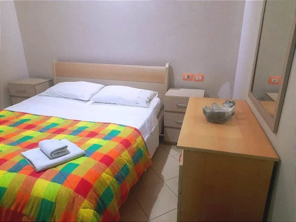 Tirane, jepet me qera Vile 3+1 Kati 1, 90 m² 800 € (*JEPET ME QERA VILË PRIVATE NË QENDËR TË TIRANËS!* 50 M LARG QENDRES)