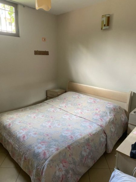 Tirane, jepet me qera Vile 3+1 Kati 1, 90 m² 800 € (*JEPET ME QERA VILË PRIVATE NË QENDËR TË TIRANËS!* 50 M LARG QENDRES)